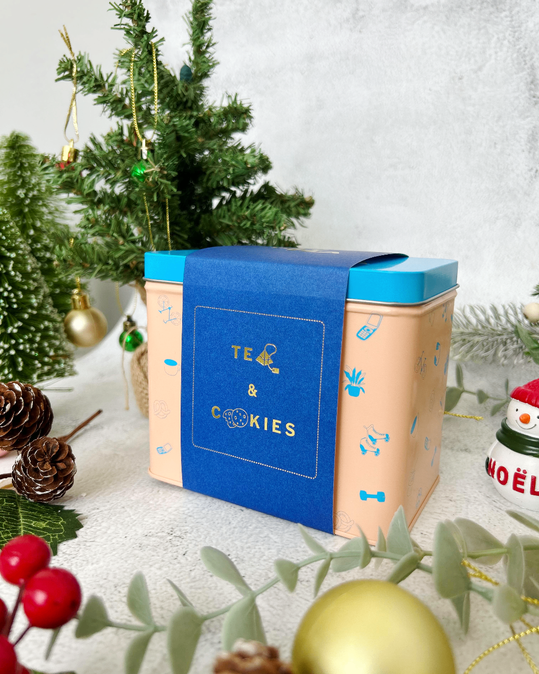 Christmas Tea &amp; Cookies Tin